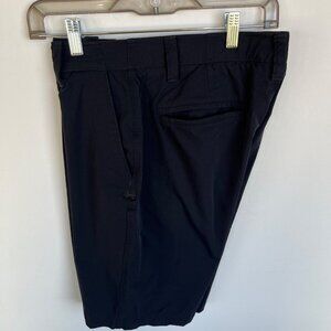 Under Armour Men's Golf  Shorts Size 34 Dark Navy Button/Zip Closure Athleisure